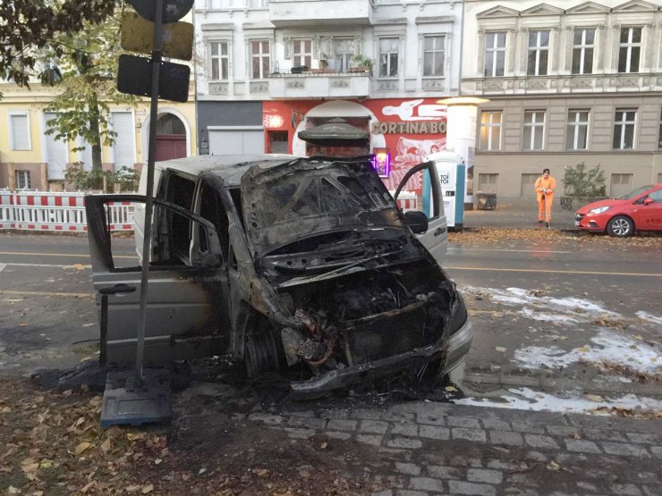 Berlin'de DİTİB'in cenaze aracı kundaklandı