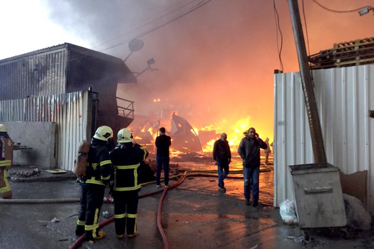 GÜNCELLEME 2- Esenyurt'ta fabrika yangını
