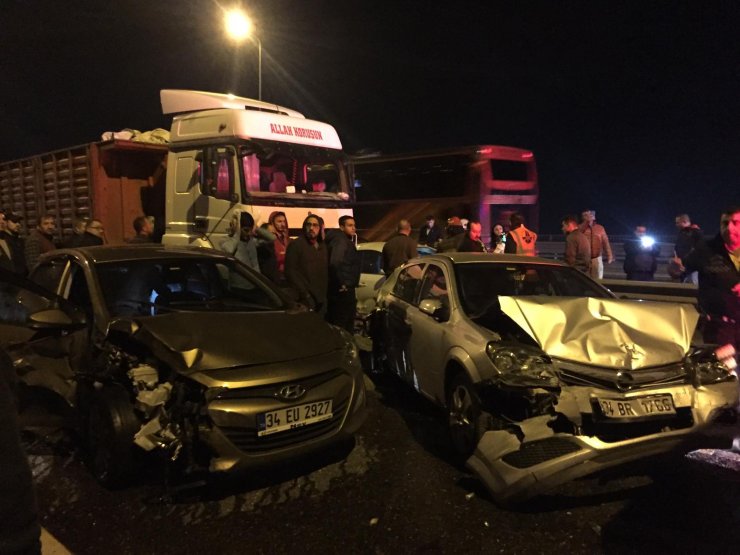 GÜNCELLEME - Kocaeli'de zincirleme trafik kazası: 16 yaralı