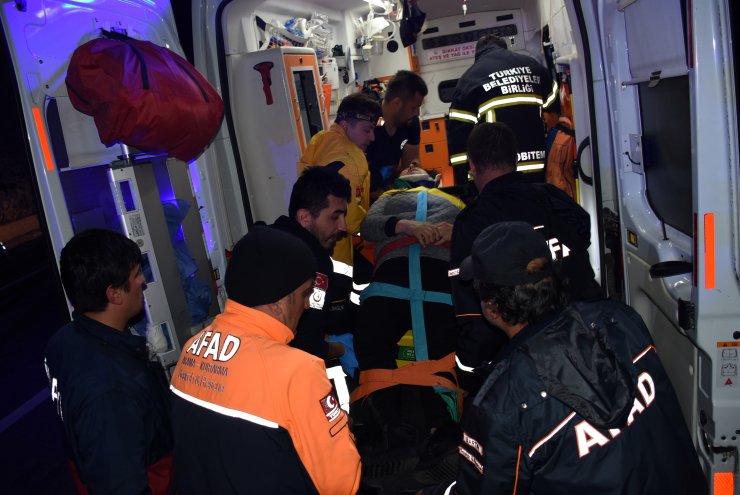 Bartın'da iki otomobil çarpıştı: 2 ölü, 5 yaralı