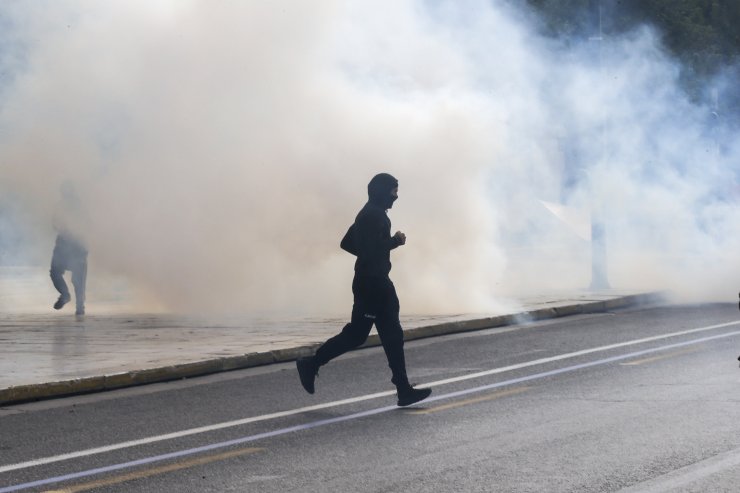 Yunanistan'da öğrencilerle polis arasında çatışma
