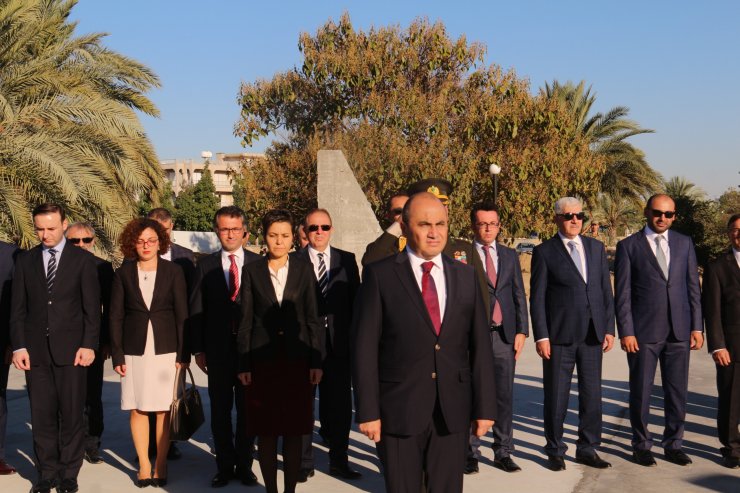 Türkiye'nin Lefkoşa Büyükelçisinden Denktaş ile Küçük'ün kabrine ziyaret