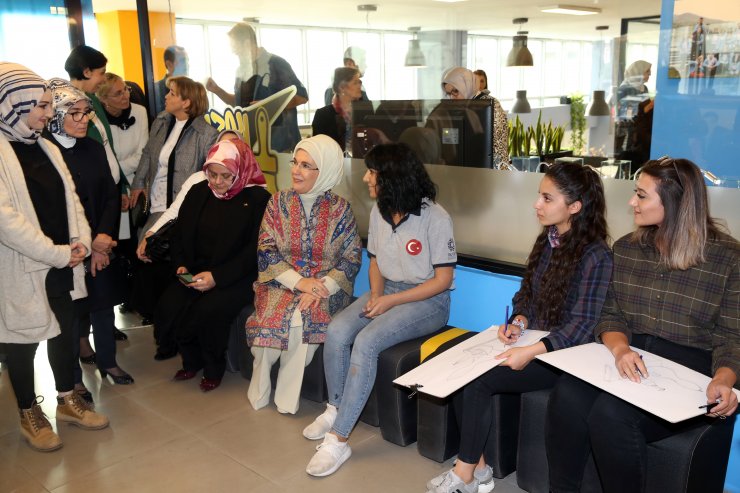 Emine Erdoğan, Mardin'de gençlerle bir araya geldi