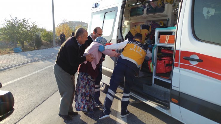 Konya'da otomobil yayalara çarptı: 3 yaralı