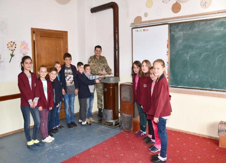 Türk askerinden Kosova'da kış yardımı