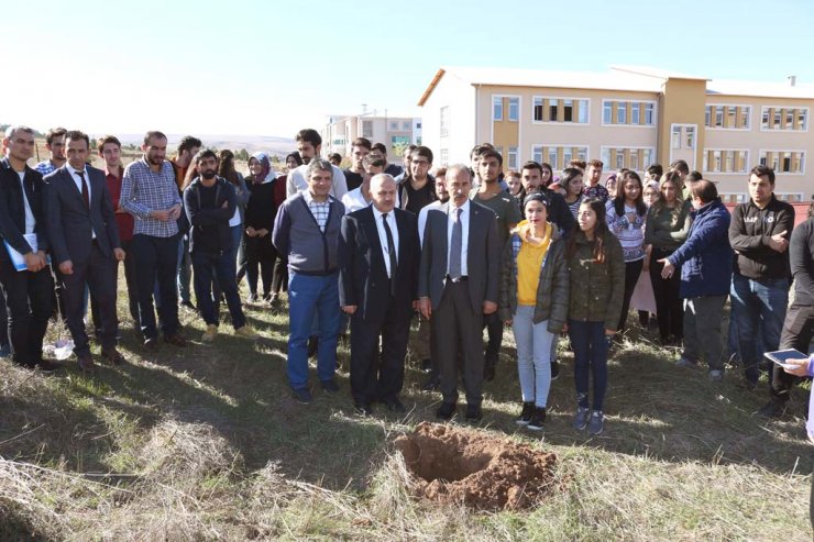 Hayatını kaybeden öğrenci anısına fidan dikildi