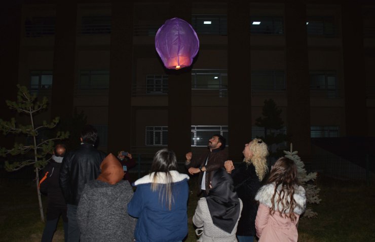 Lösemili çocuklar için dilek feneri uçurdular