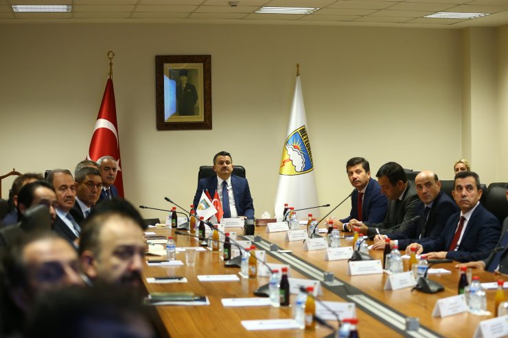 Bakan Pakdemirli, meteorolojik ölçüm balonu uçurdu