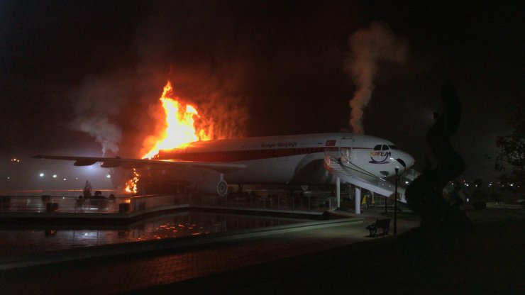 GÜNCELLEME - Konya'da uçak restoranda yangın