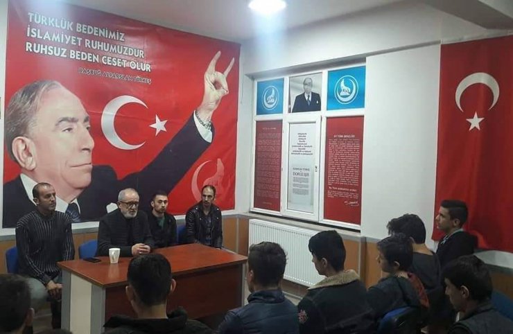 MHP'li gençlere Türk İslam tarihi anlatıldı