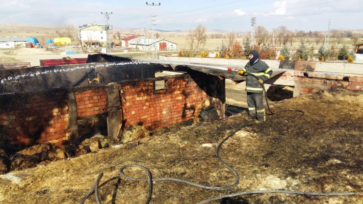 Ulaş'ta samanlık yangını