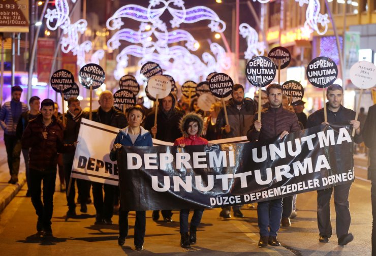 Düzce depreminde hayatını kaybedenler anıldı