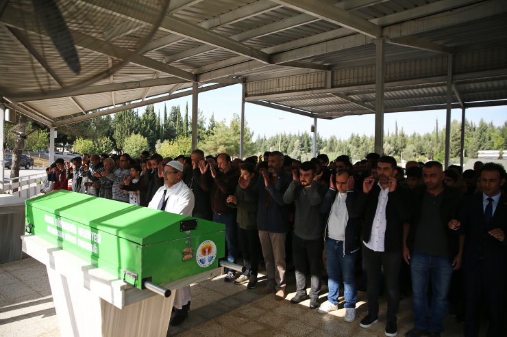 Adana'da balkondan düşen çocuğun cenazesi toprağa verildi
