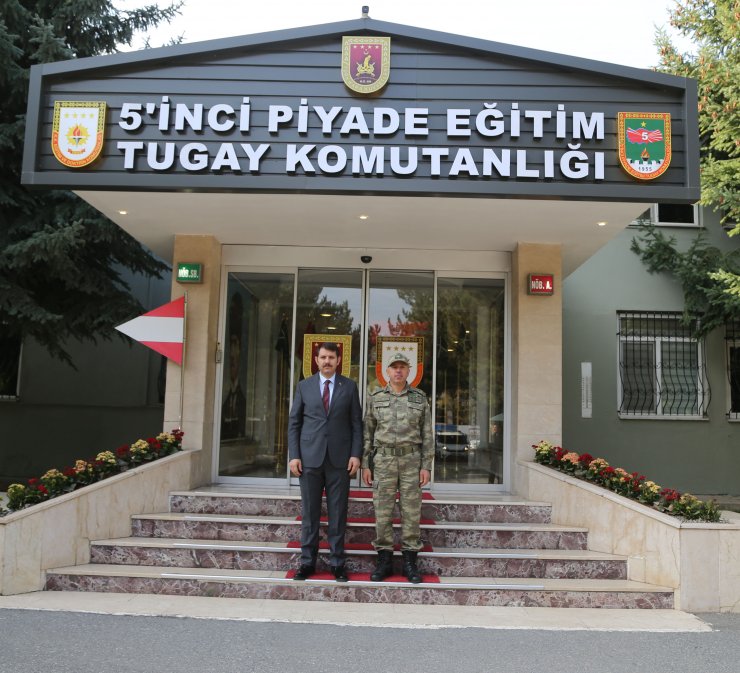 Sivas Valisi Ayhan askerlerle bir araya geldi