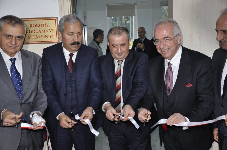 TÜSİAD Başkanı Bilecik, adını taşıyan liseyi ziyaret etti