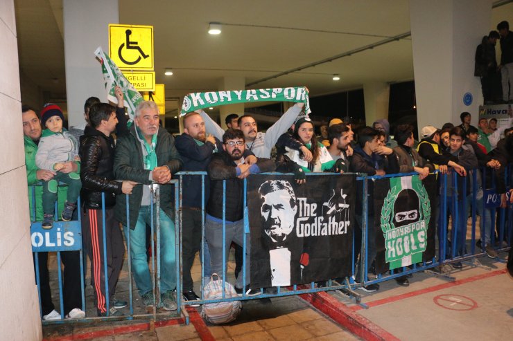 Teknik direktör Aykut Kocaman'a, Konya'da coşkulu karşılama