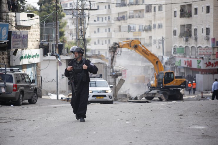 İsrail Kudüs'te Filistinlilere ait 14 dükkanı yıktı