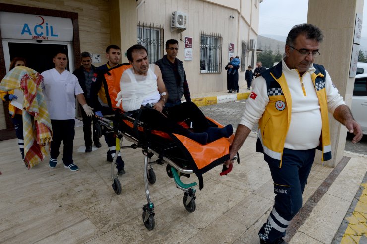 Malatya'da yolcu midibüsünün devrilmesi