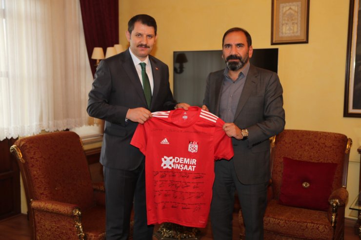 Demir Grup Sivasspor yönetiminden Vali Ayhan'a ziyaret