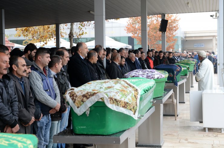 Malatya'da yolcu midibüsünün devrilmesi