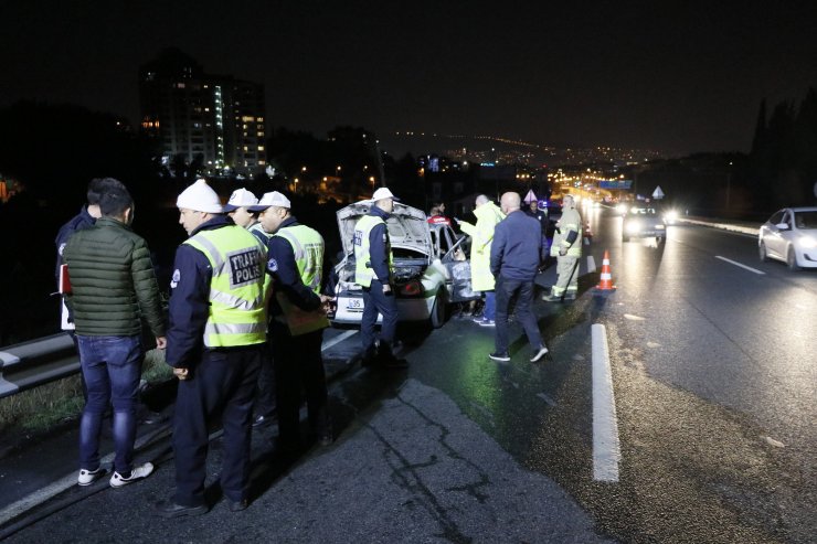 Alev alan otomobildeki sürücü yaşamını yitirdi