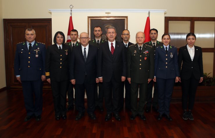 Bakan Akar'dan "gözlem noktası" tepkisi