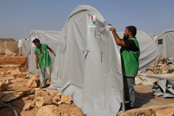 Suriye'deki kampta zarar gören çadırlar yenilendi