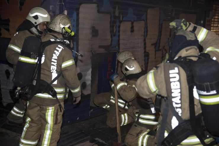 Beyoğlu'nda iş yerinde yangın