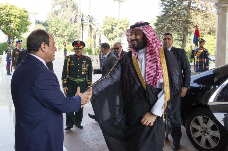 Bin Selman'ın Mısır ziyareti bayrak tartışmalarının gölgesinde kaldı