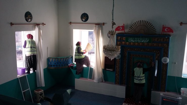 Beyşehir'de camilerde temizlik mesaisi