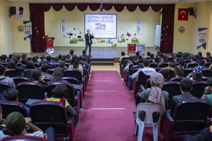 Diyarbakırlı öğrenciler suç örgütlerine karşı uyarılıyor