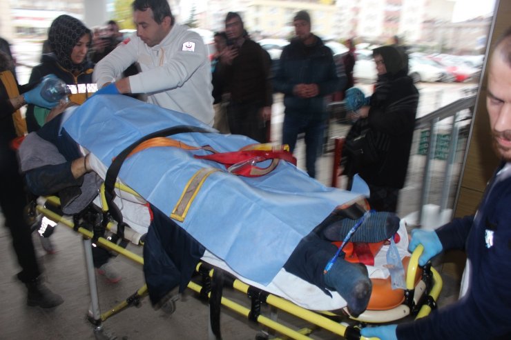 Bursa'da mobilya fabrikasında konteyner devrildi: 2 ölü, 1 yaralı