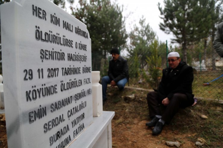 Öldürüldükten sonra yakılan aile mezarı başında anıldı