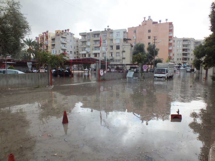 GÜNCELLEME - Mersin'de sağanak