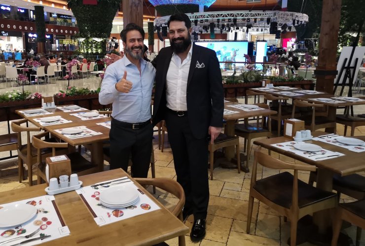 "Payitaht Abdülhamid"in başrol oyuncusu Katar'da hayranlarıyla buluştu