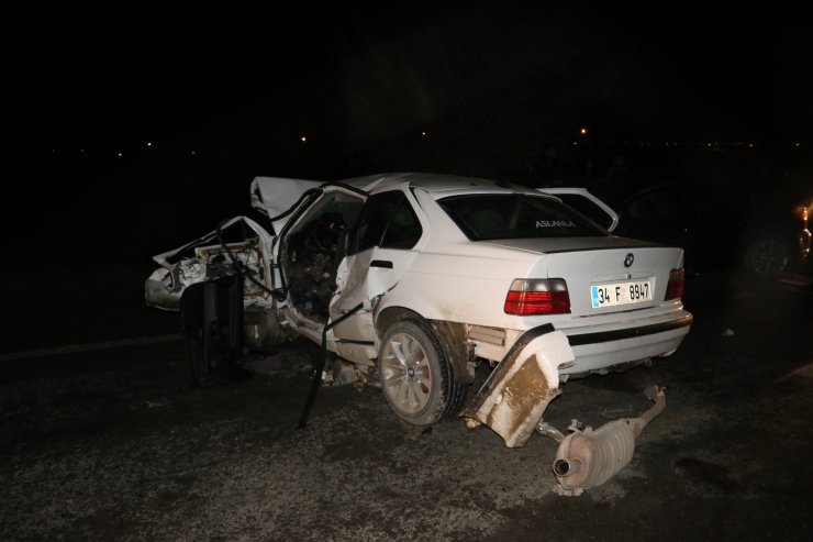 Iğdır'da iki otomobil çarpıştı: 7 yaralı