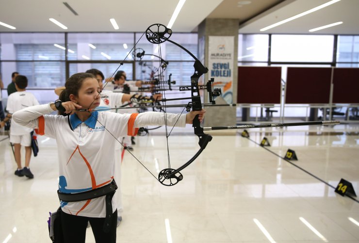 Başkentte oklar "sevgi"yle atıldı