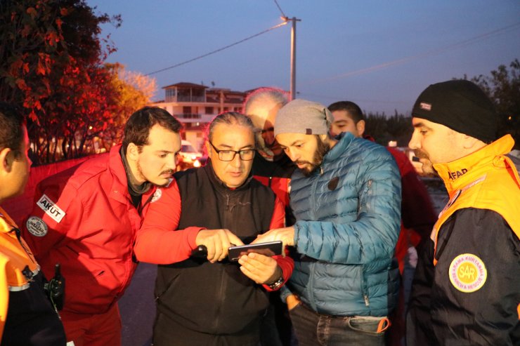 Kayalıklara düşen 2 İranlı 7 saat sonra kurtarıldı