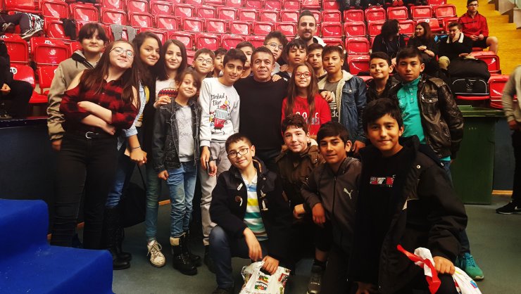 Minik halterciler Halil Mutlu ile buluştu