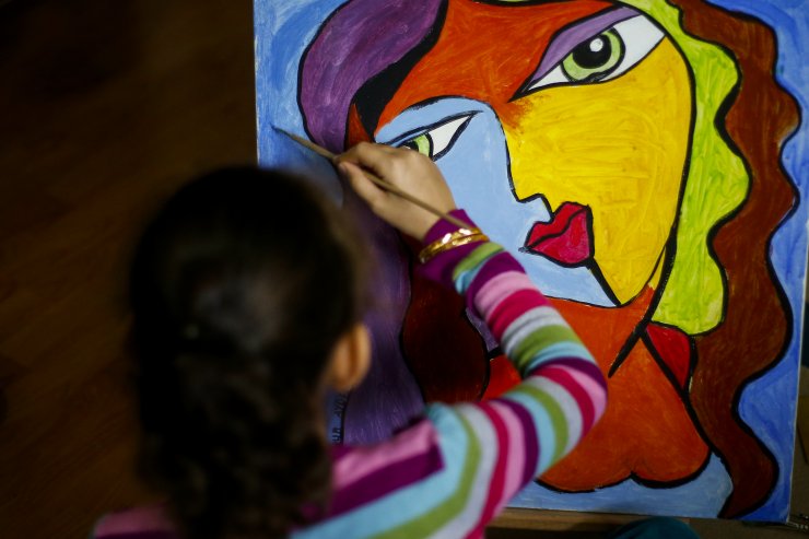 Küçük Şerife "Evde sanatımla ben de varım" diyor