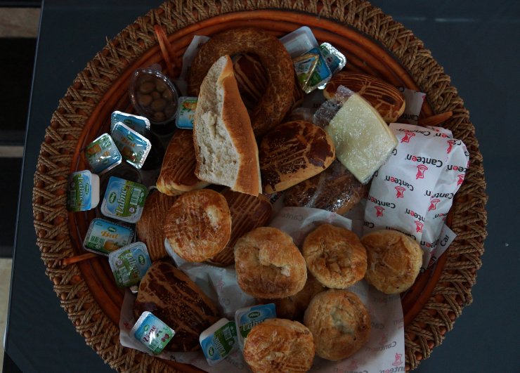 Üniversitelilerden "askıda simit" projesi