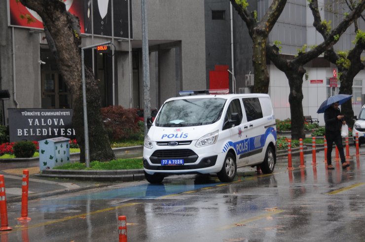 Yalova Belediye binasında tabancayla ateş açtı