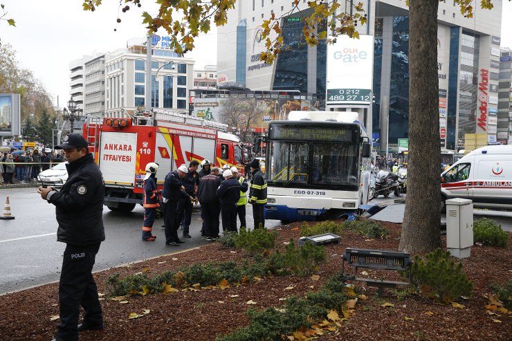 Ankara'da belediye otobüsü yayalara çarptı