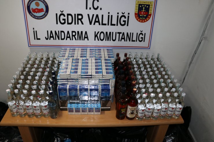Iğdır'da kaçak sigara ve içki operasyonu