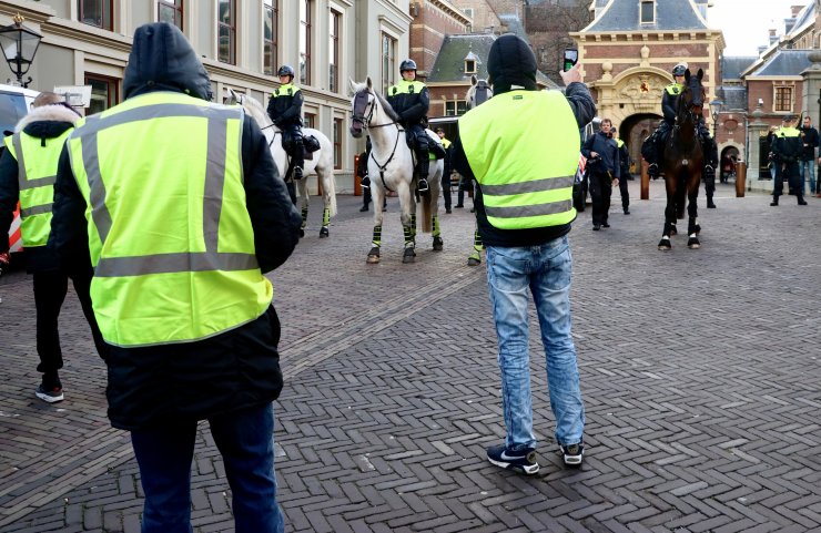Hollanda'da sarı yelekliler protestosu