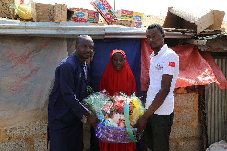 Nijeryalı görme engelli kadın "her ay yüzünü güldüren" Türklere müteşekkir