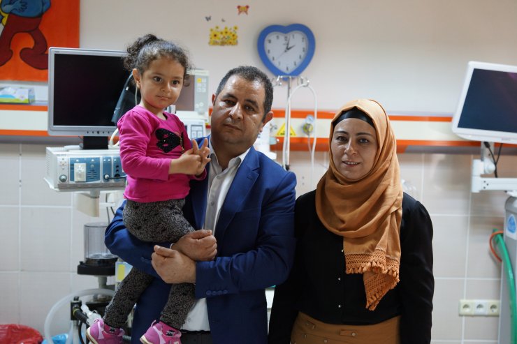 Mide kanalı genişletilen minik Simay kilo almaya başladı