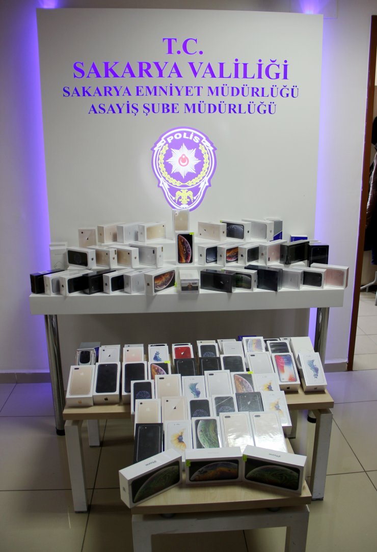 GÜNCELLEME - Duvarı delip 500 bin lira değerinde cep telefonu çaldılar