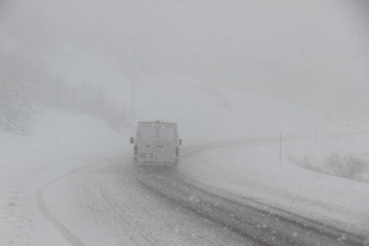 Sivas'ta 53 köy yolu ulaşıma kapandı