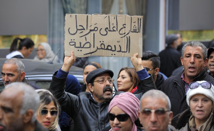 Tunus'ta öğretmenlerden maaş protestosu